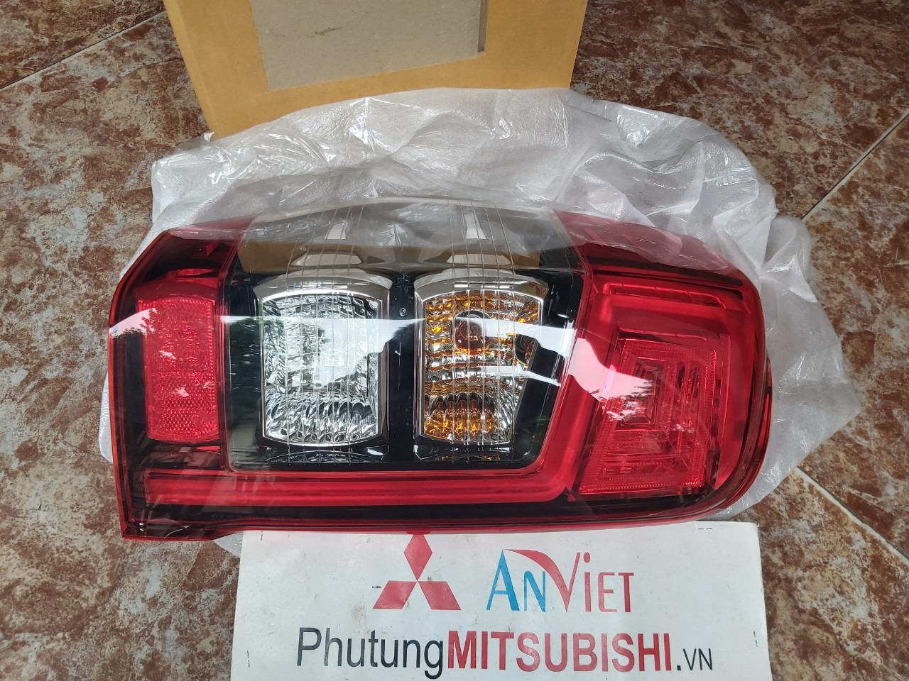 Đèn hậu xe mitsubishi Triton 2019 