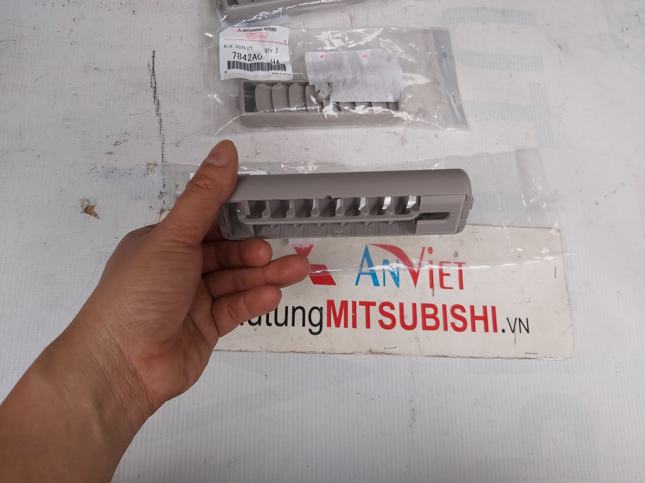 Cửa gió điều hòa xe Mitsubishi Pajero