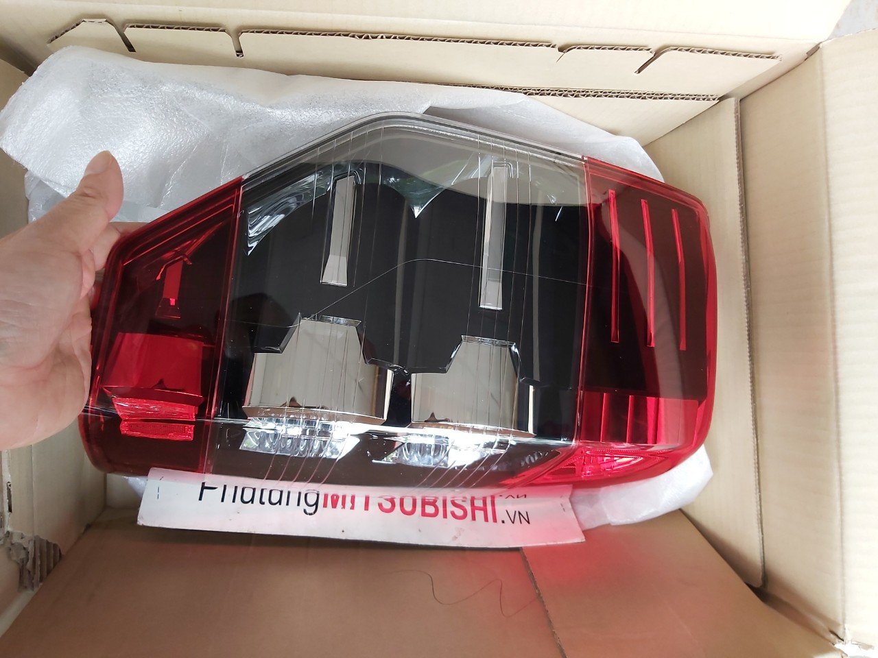 Đèn lái sau xe Mitsubishi Triton 2020