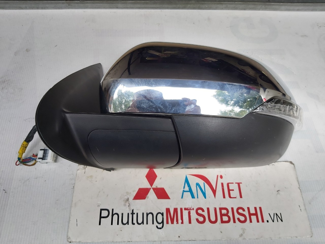Gương chiếu hậu xe Mitsubishi Pajero Sport 2019