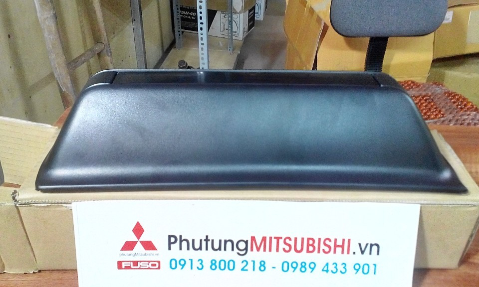 Ốp tay mở cốp xe Mitsubishi Pajero
