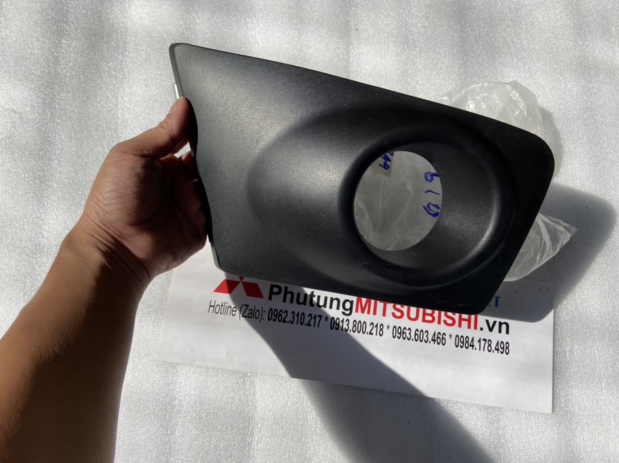 Ốp đèn gầm xe Mitsubishi Triton 2009-2016
