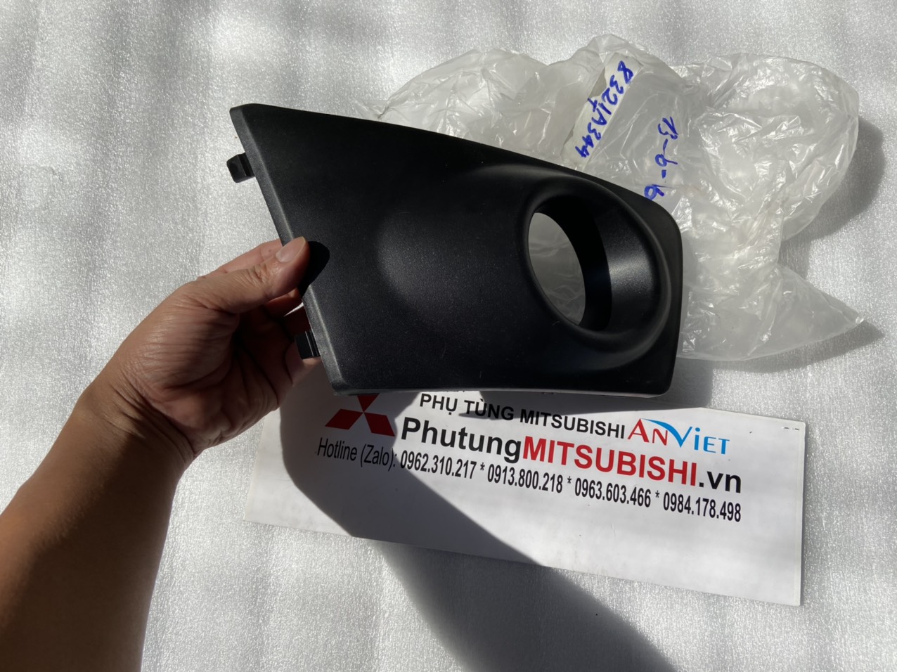 Ốp đèn sương mù xe Mitsubishi Triton 2009-2016