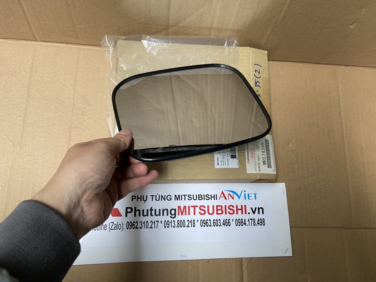 Mặt gương xe Mitsubishi PAJERO NGÂN HÀNG