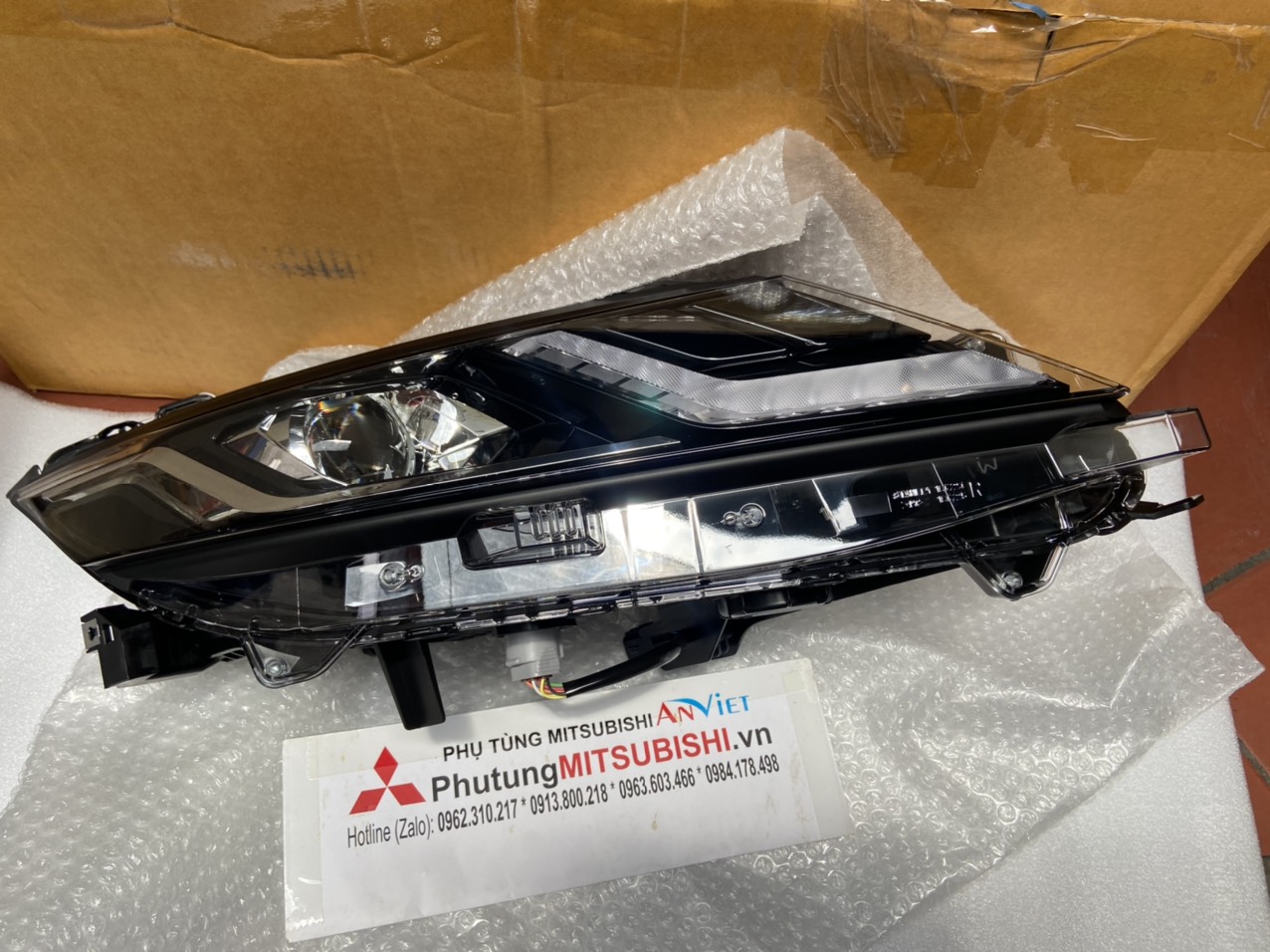 Đèn pha xe Mitsubishi TRITON 2022-2024