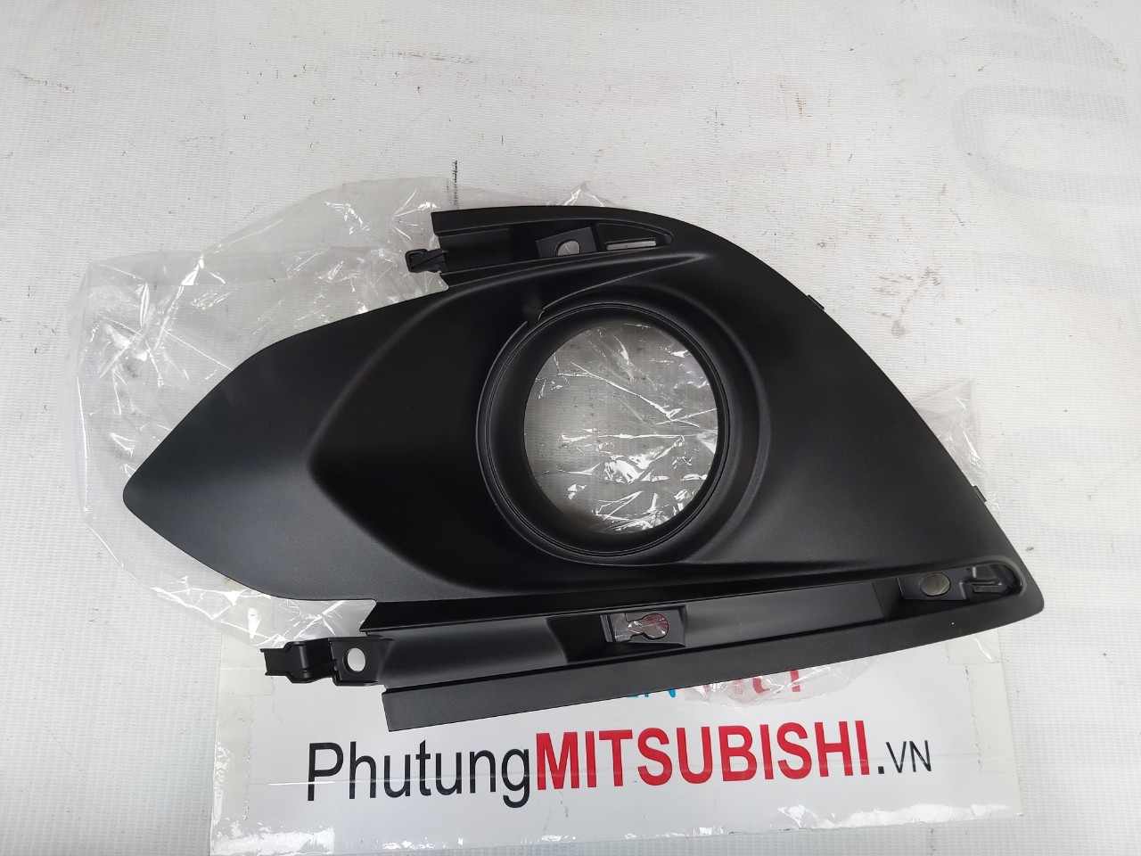 Ốp đèn gầm xe mitsubishi Mirage
