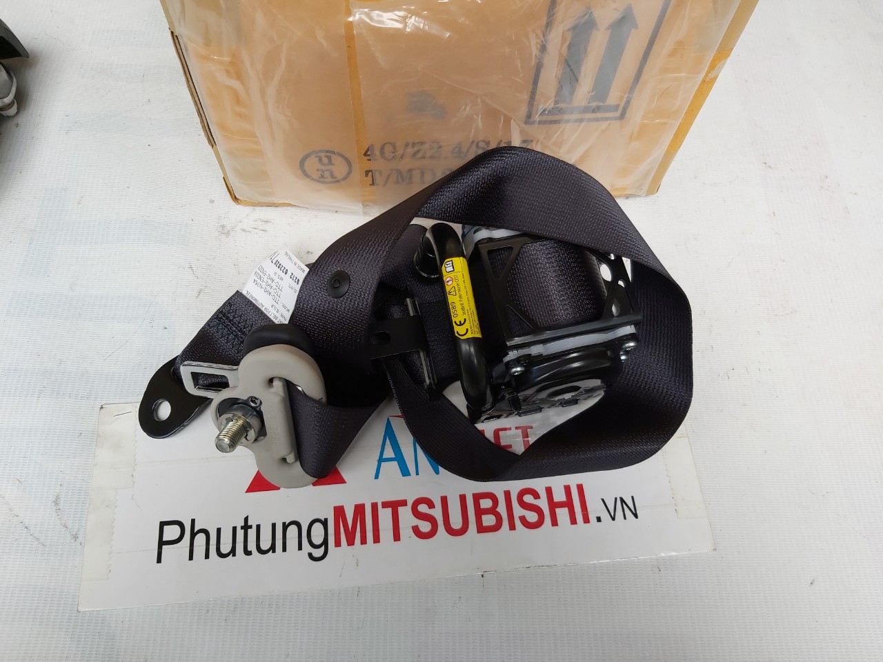 Dây đai an toàn ghế trước xe mitsubishi Triton 2019