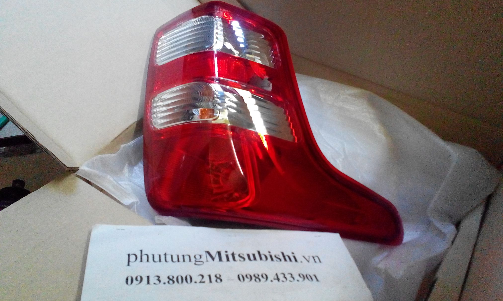 Đèn hậu xe Mitsubishi Triton