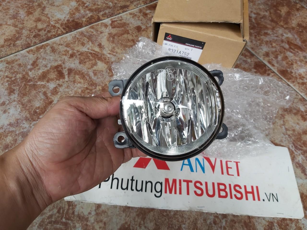 Đèn gầm, Đèn Sương Mù xe Mitsubishi Xpander | 8321A752