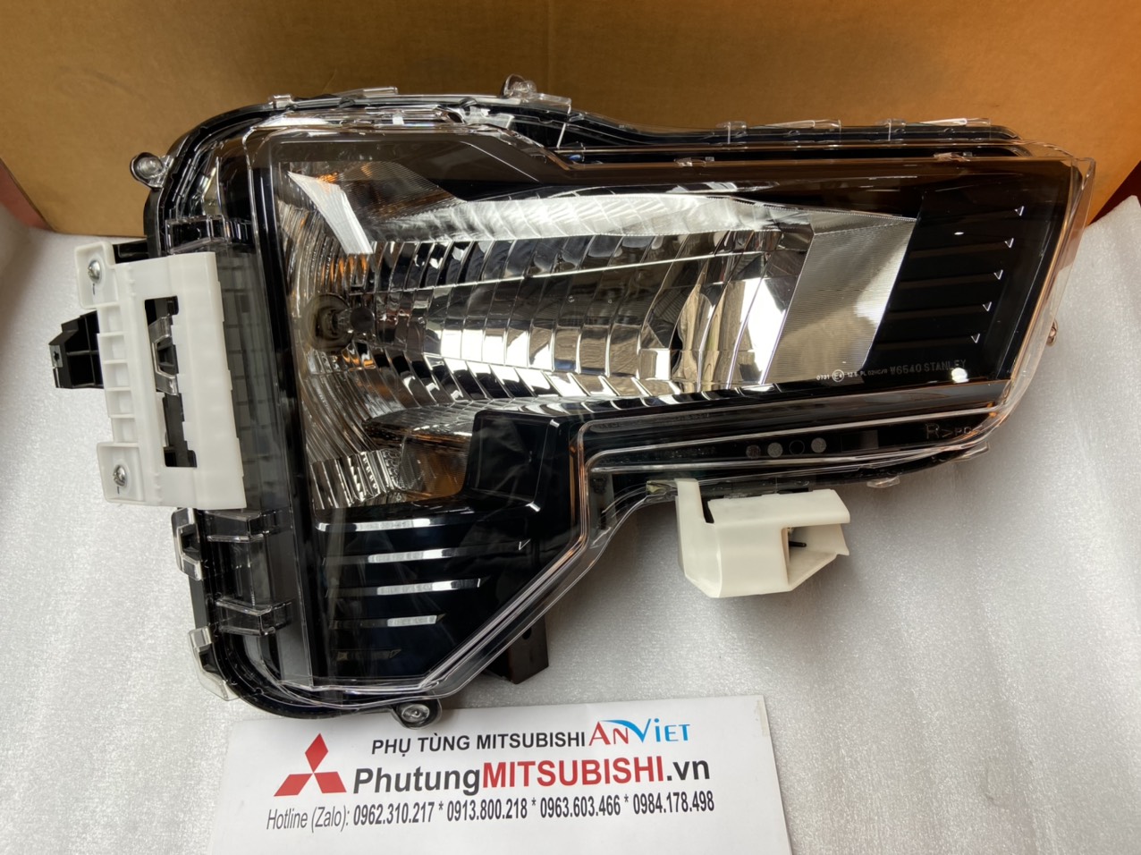 Đèn pha xe Mitsubishi Xpander 2022-2023 bản MT