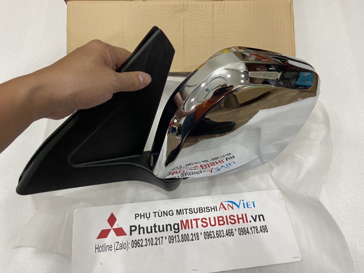 Gương chiếu hậu xe Mitsubishi Pajero V6-3000 chính hãng