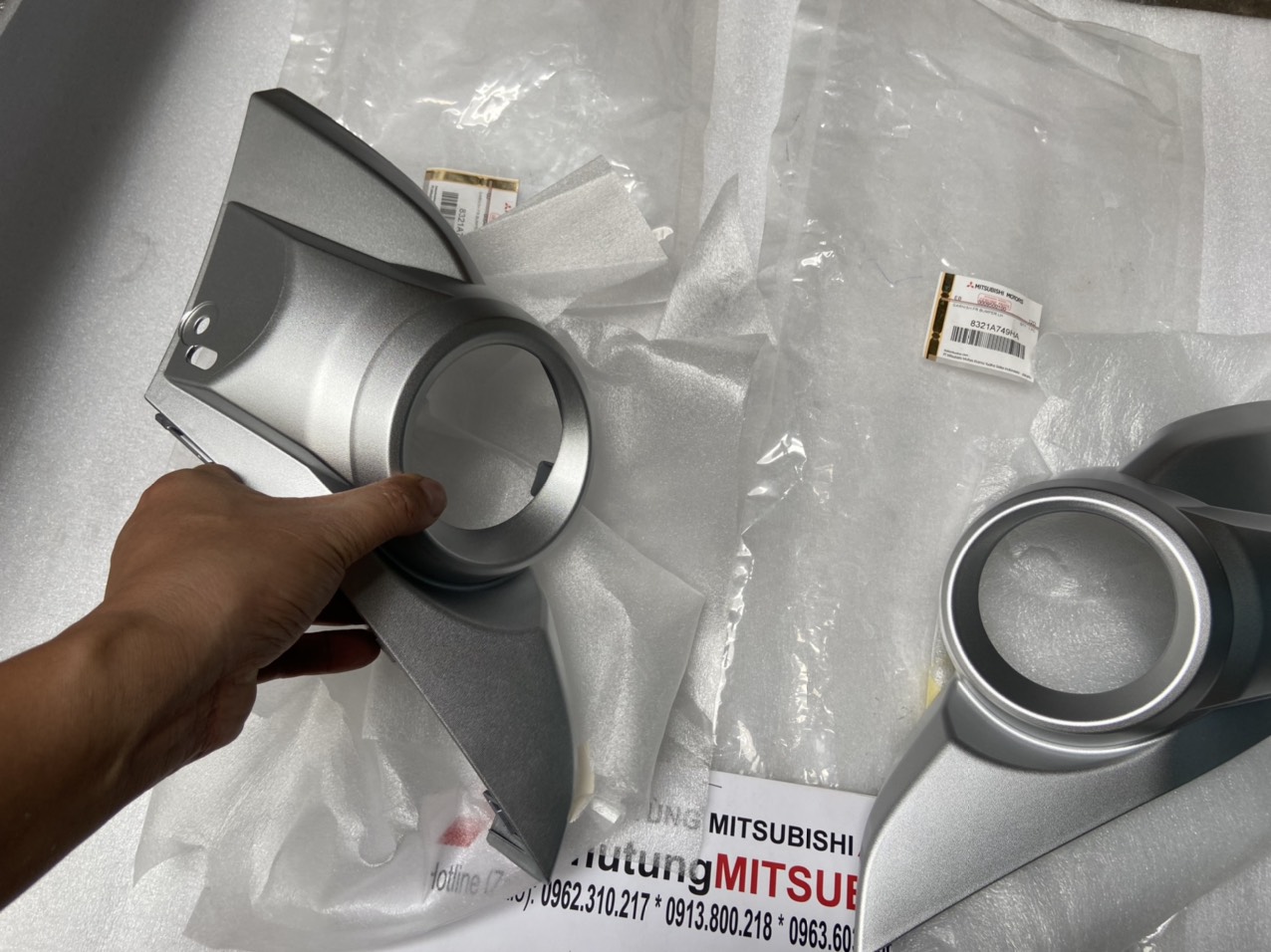 Ốp đèn sương mù xe mitsubishi Xpander 2019-2022 số tự động bản AT