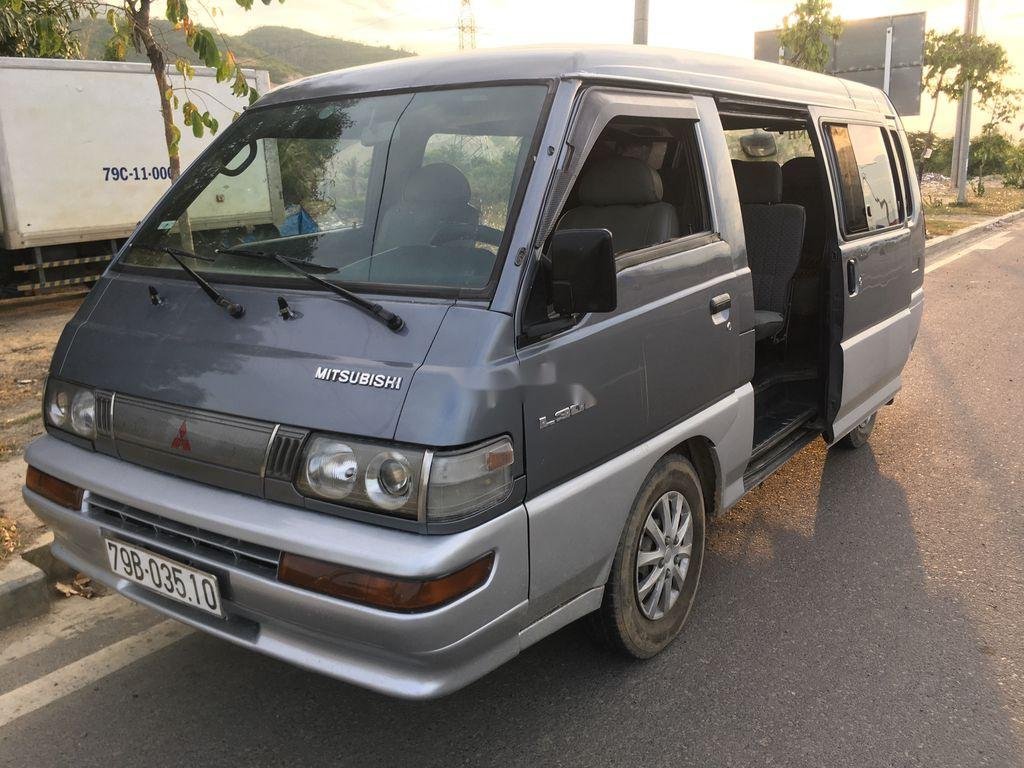 Thay Kính chắn gió xe Mitsubishi L300