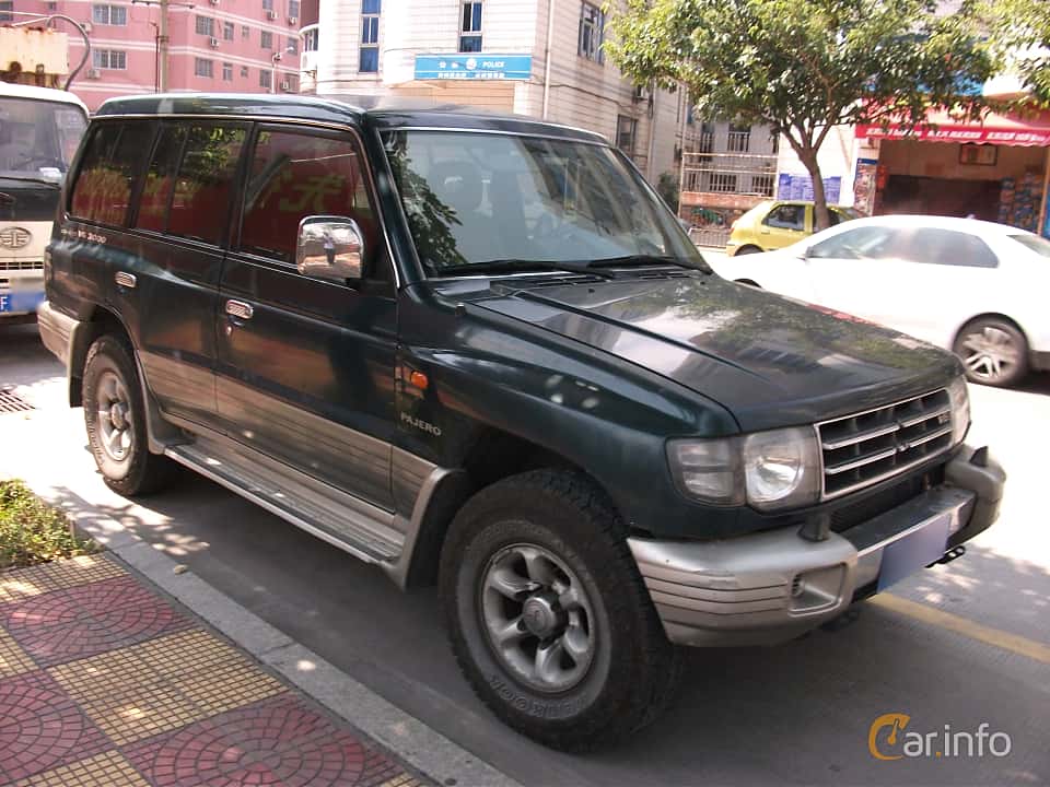 Thay Kính chắn gió xe Mitsubishi Pajero V6-3000