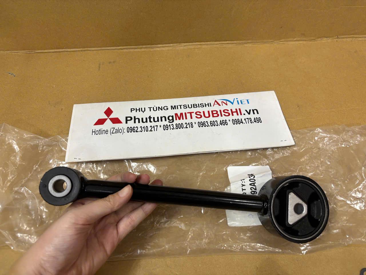 Chân máy xe Mitsubishi Attrage