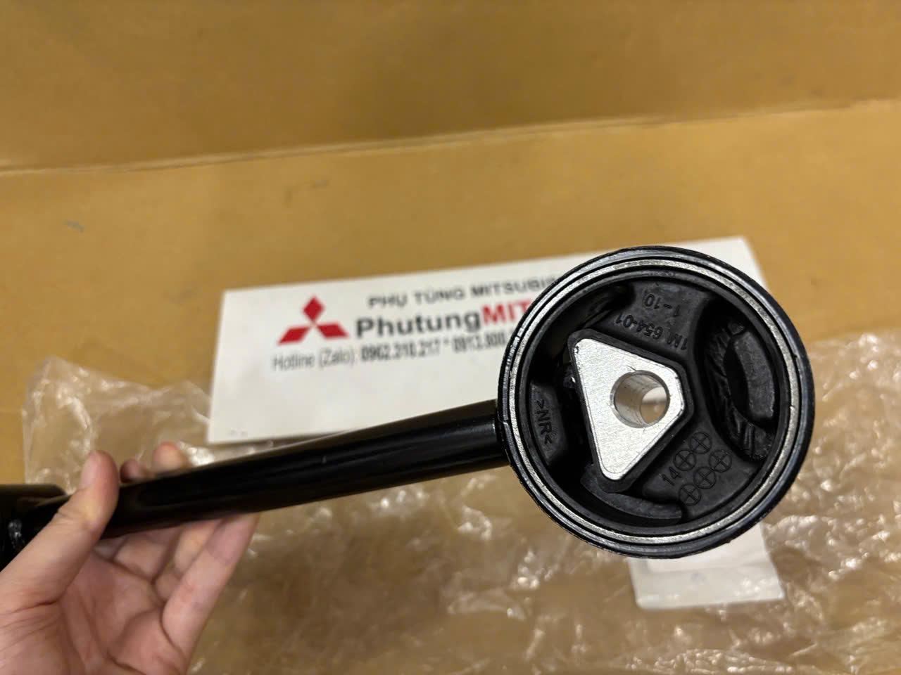 Chân máy xe Mitsubishi Attrage