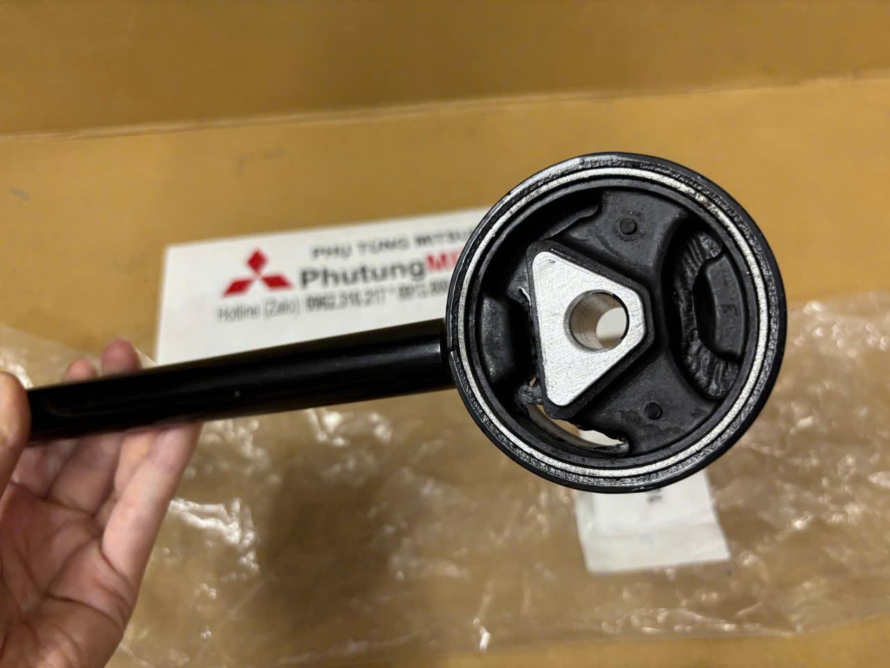 Chân máy xe Mitsubishi Attrage