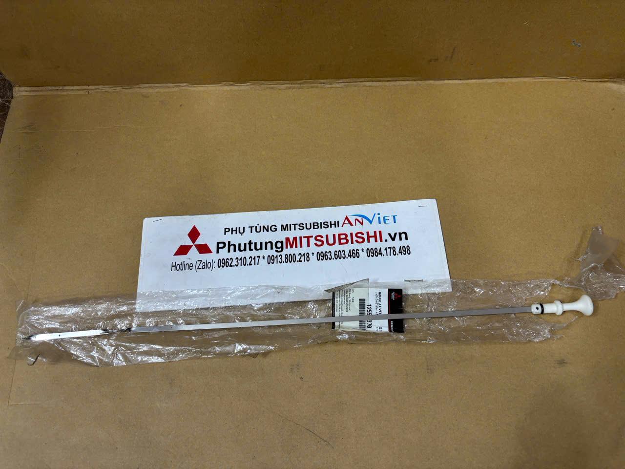 Que thăm nhớt, thăm dầu động cơ xe Mitsubishi Attrage
