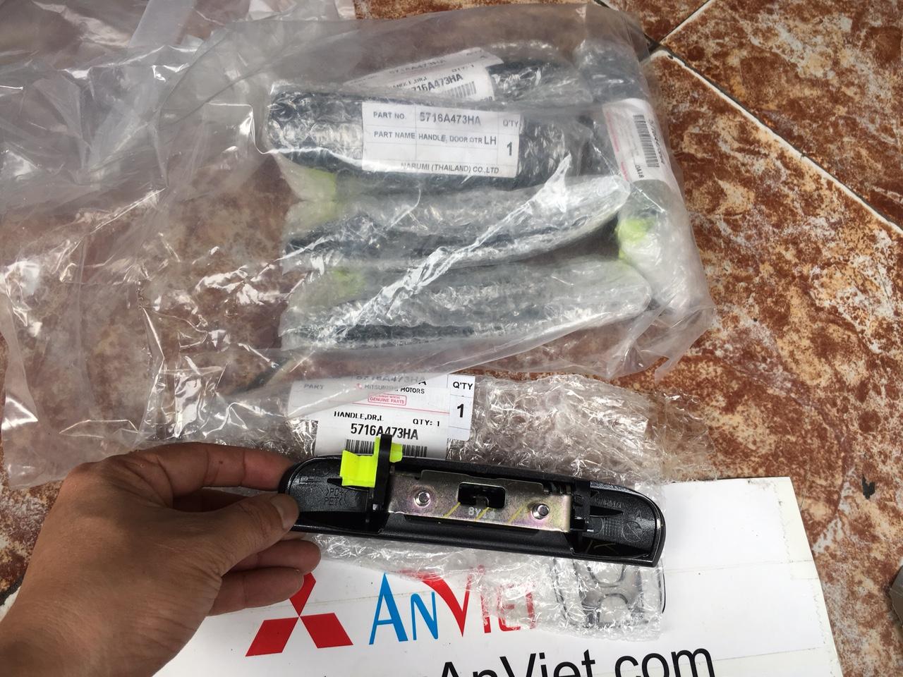 Tay mở cửa trước phía ngoài xe Mitsubishi Attrage