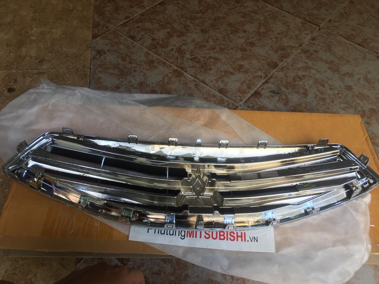 Mặt ca lăng xe Mitsubishi Attrage 2014-2019