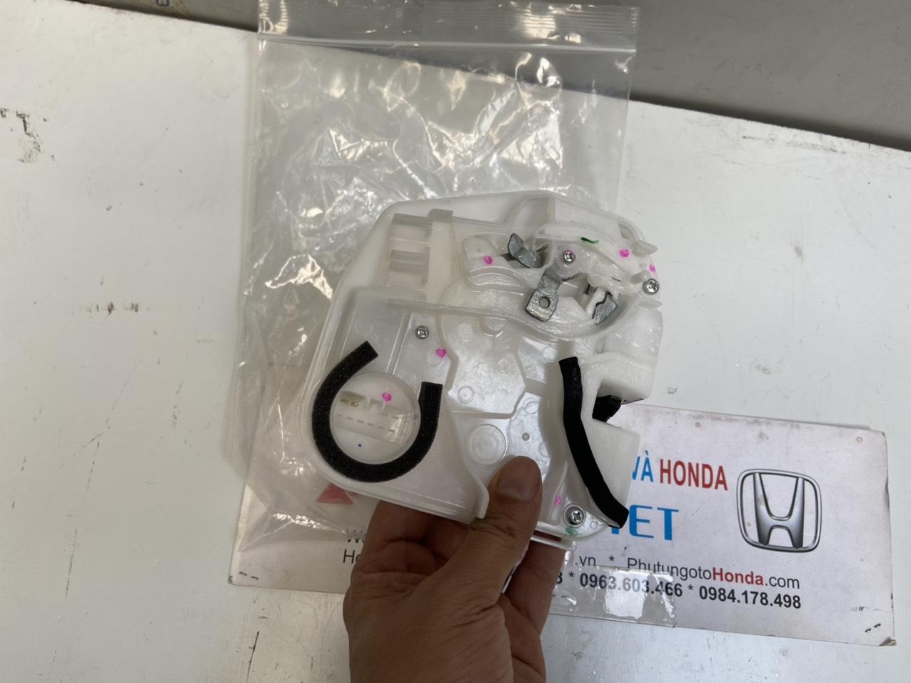 Ổ khóa ngậm cửa trước xe Mitsubishi Attrage