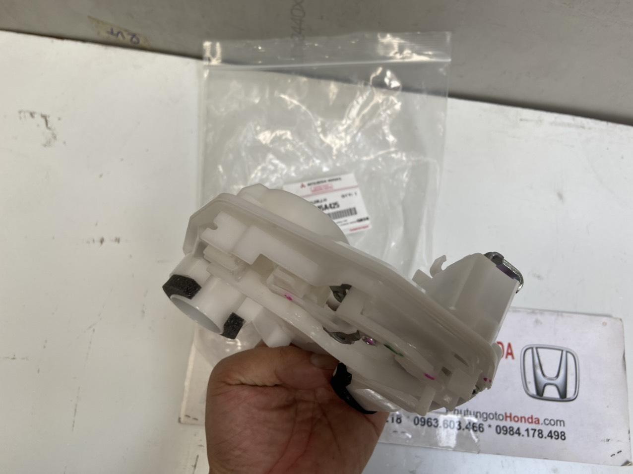 Ổ khóa ngậm cửa trước xe Mitsubishi Attrage