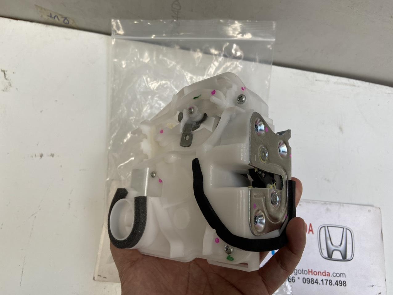 Ổ khóa ngậm cửa trước xe Mitsubishi Attrage