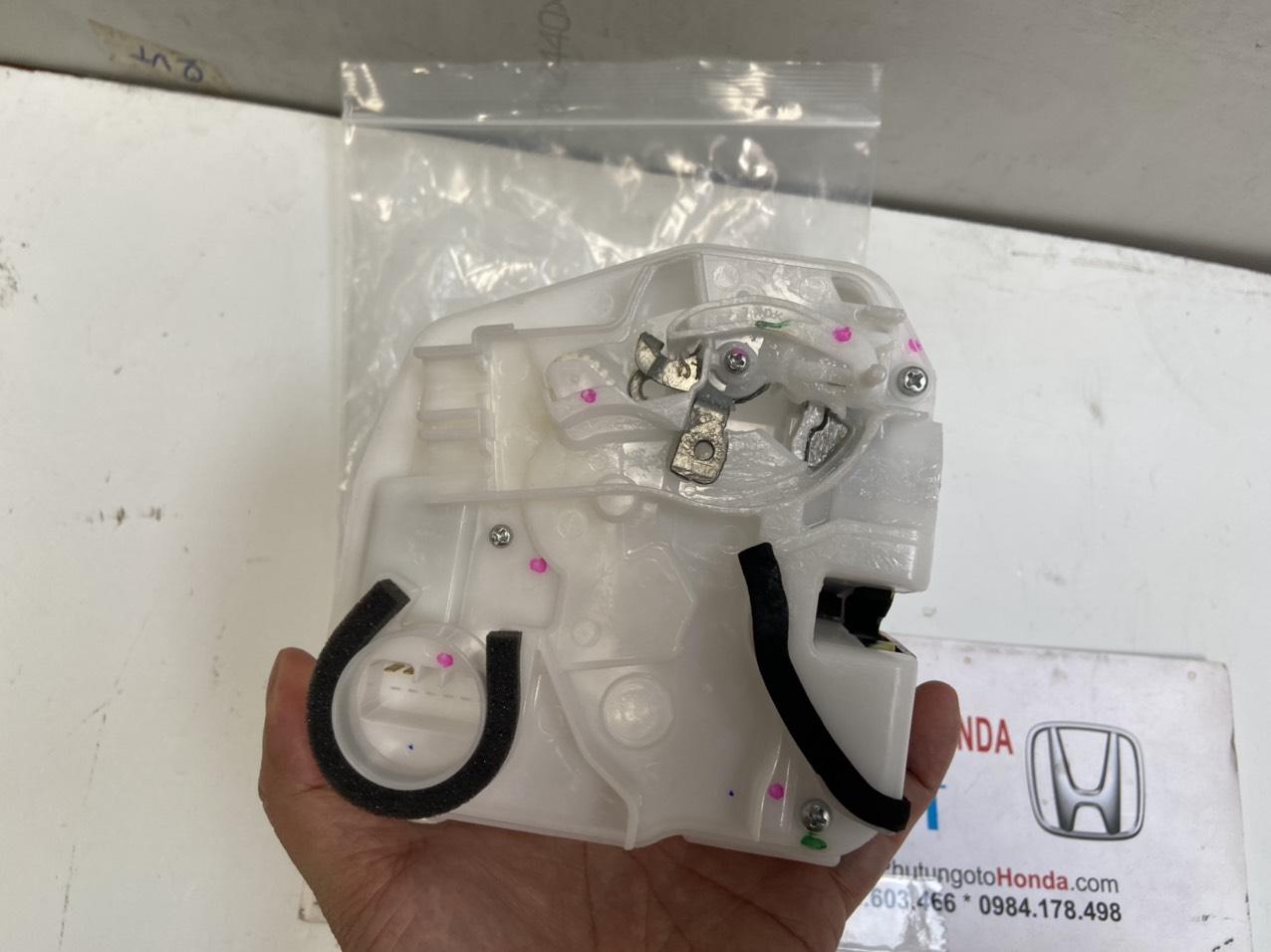 Ổ khóa ngậm cửa trước xe Mitsubishi Attrage