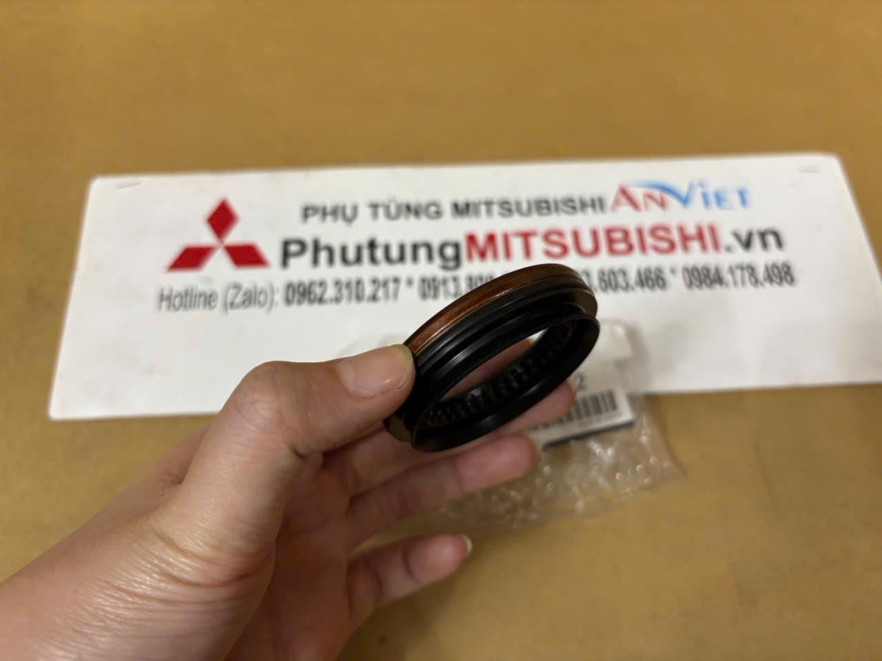 Phớt láp hộp số tự động Mitsubishi Attrage