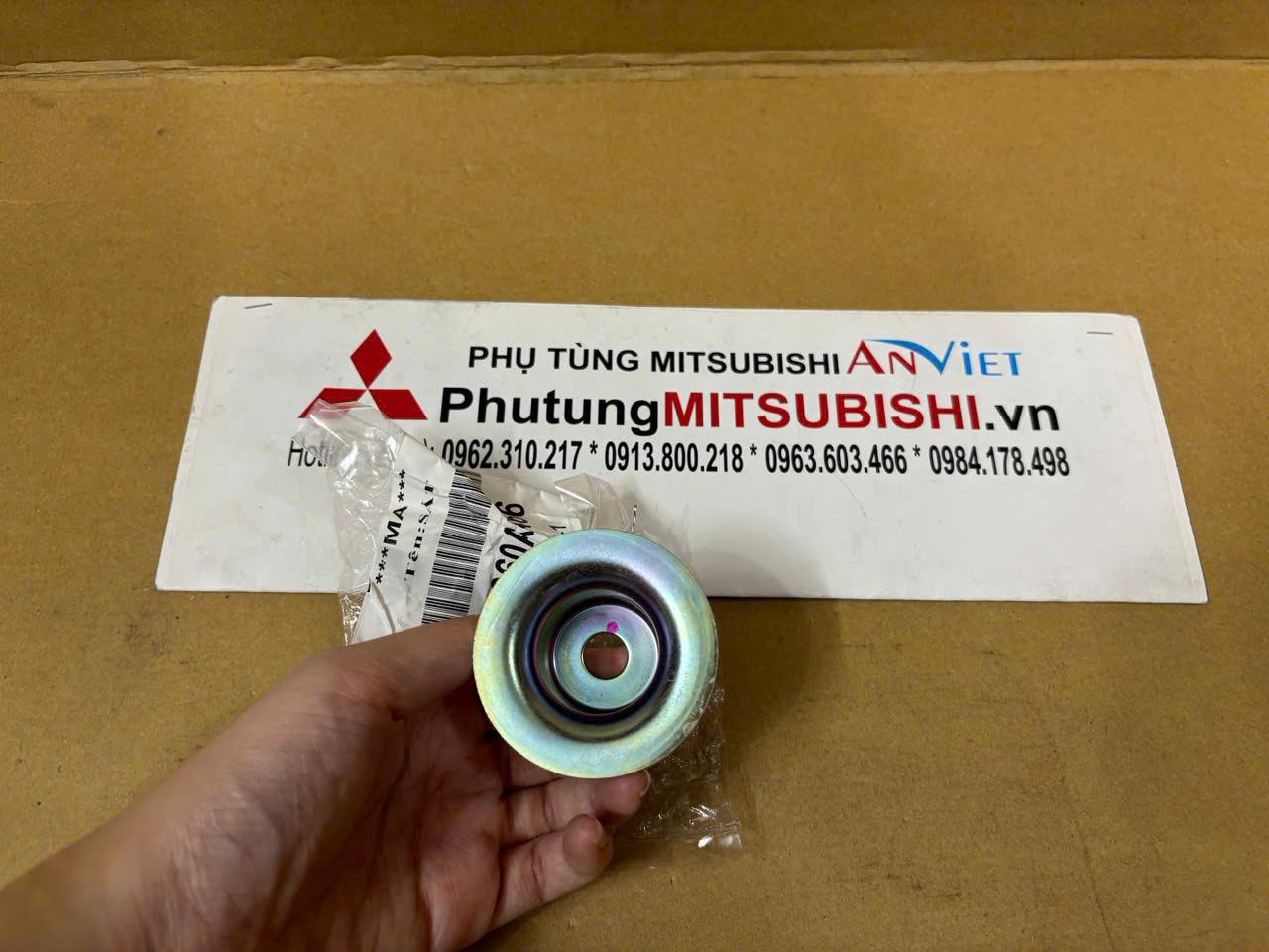 Bát giữ cố định giảm xóc trước xe Mitsubishi Attrage