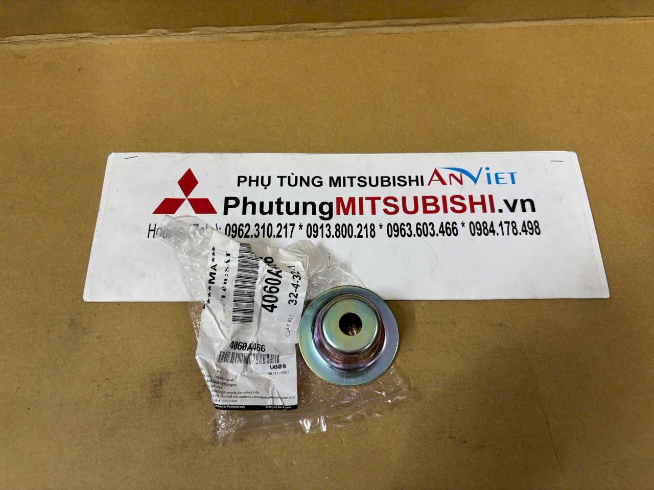 Bát giữ cố định giảm xóc trước xe Mitsubishi Attrage