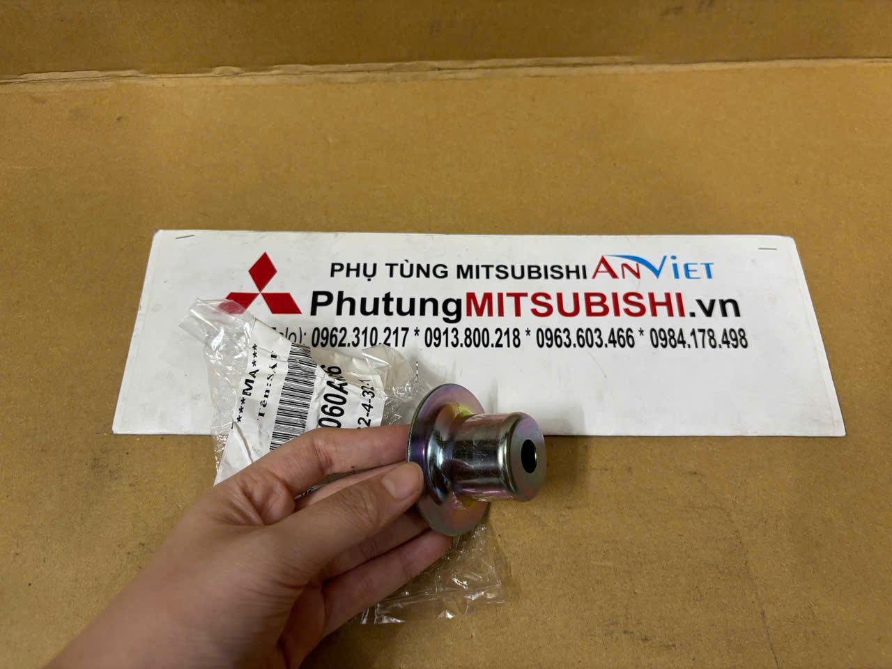 Bát giữ cố định giảm xóc trước xe Mitsubishi Attrage