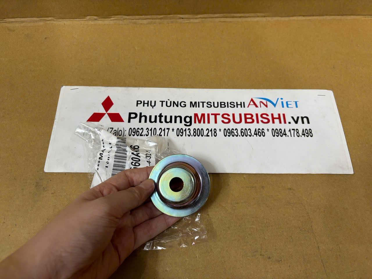 Bát giữ cố định giảm xóc trước xe Mitsubishi Attrage