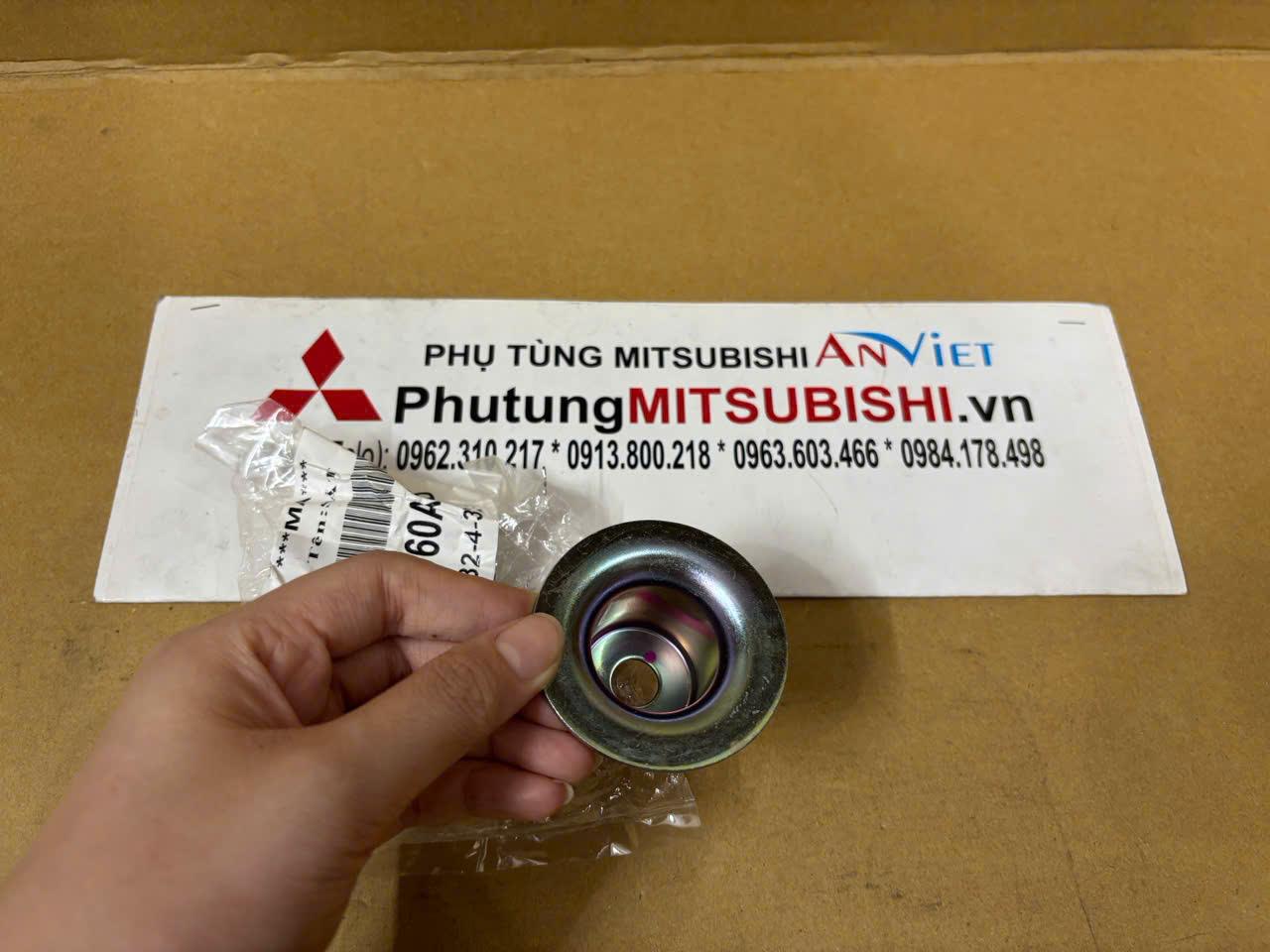 Bát giữ cố định giảm xóc trước xe Mitsubishi Attrage