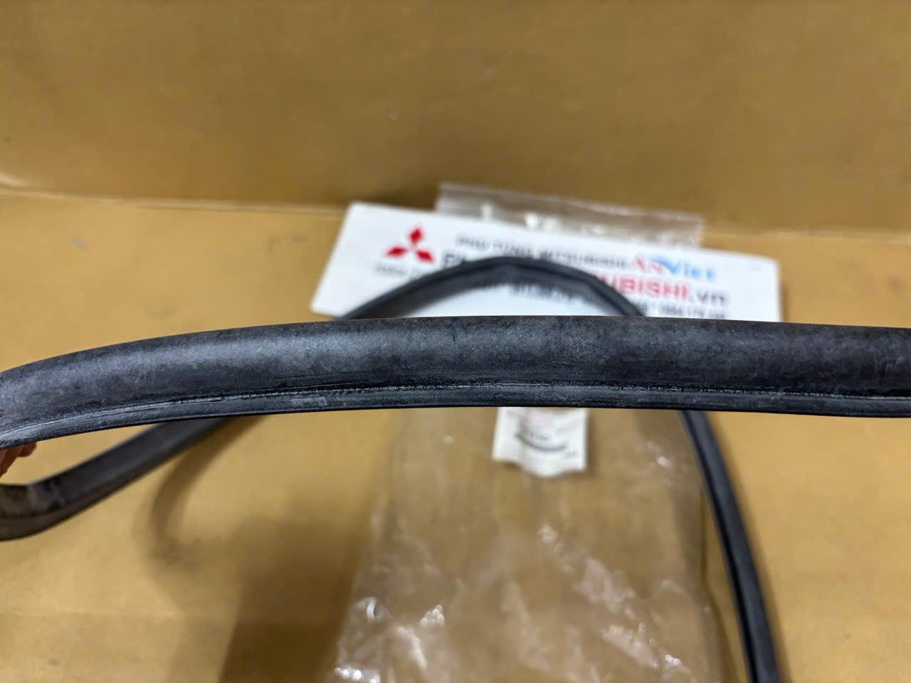 Gioăng viền mép capo xe Mitsubishi Attrage