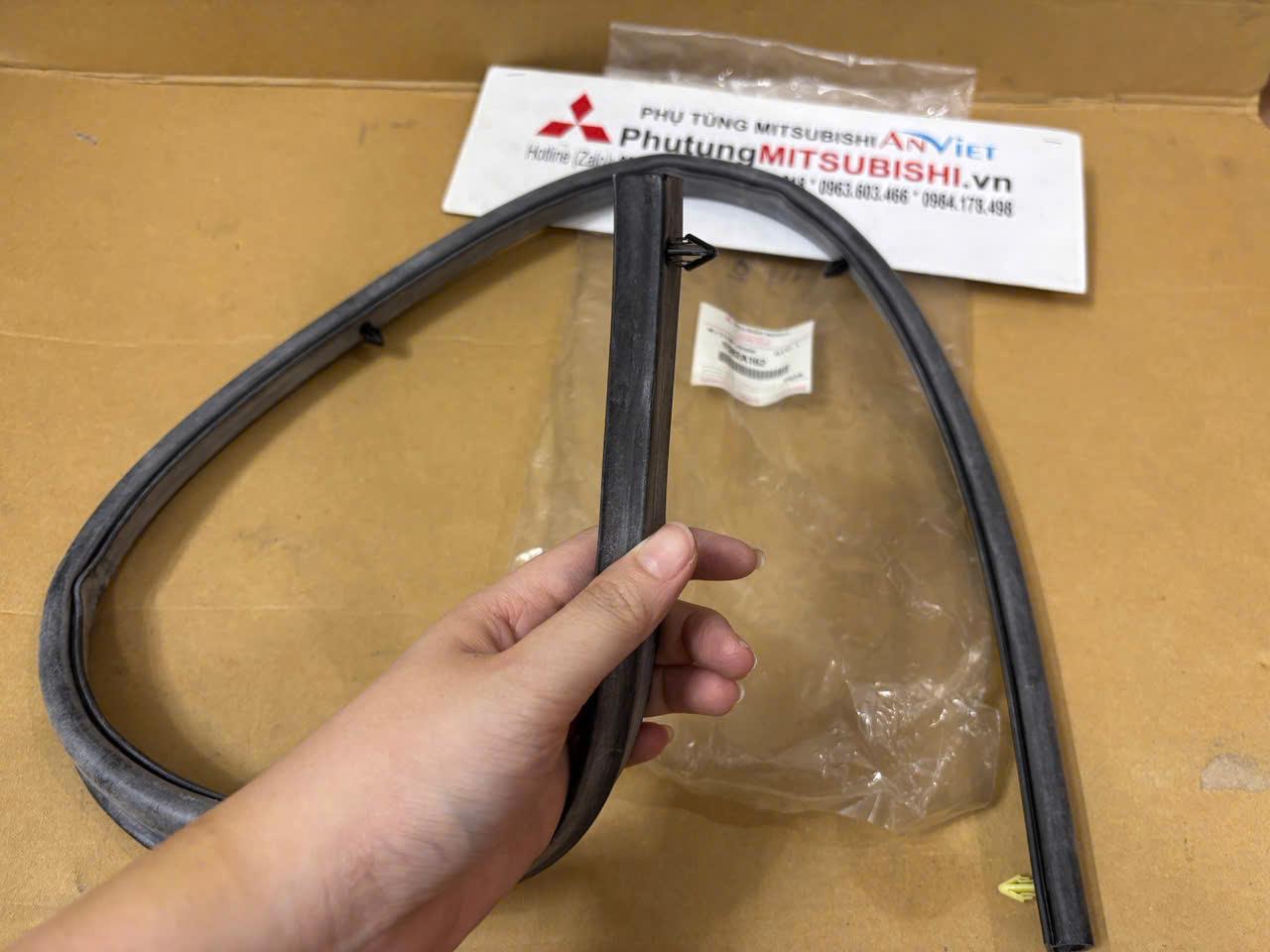Gioăng viền mép capo xe Mitsubishi Attrage