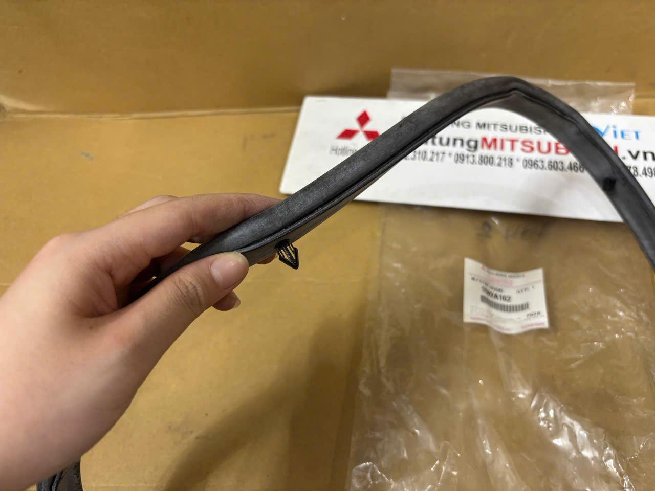 Gioăng viền mép capo xe Mitsubishi Attrage