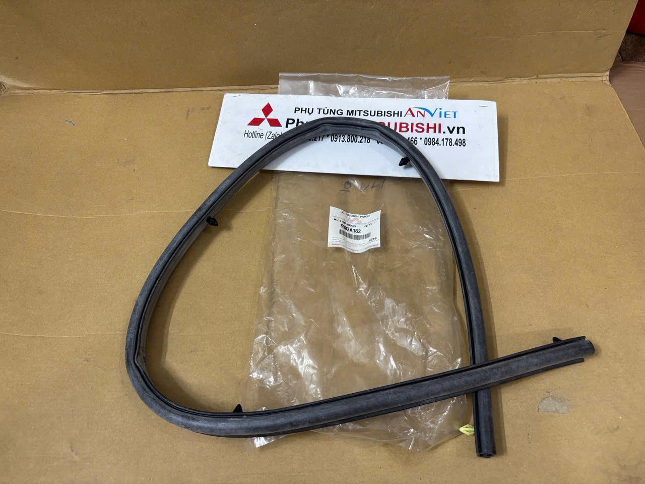 Gioăng viền mép capo xe Mitsubishi Attrage