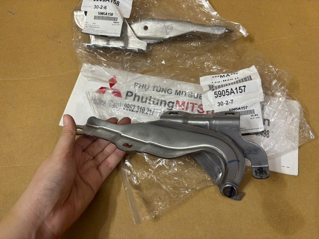 Bản lề capo xe Mitsubishi Attrage