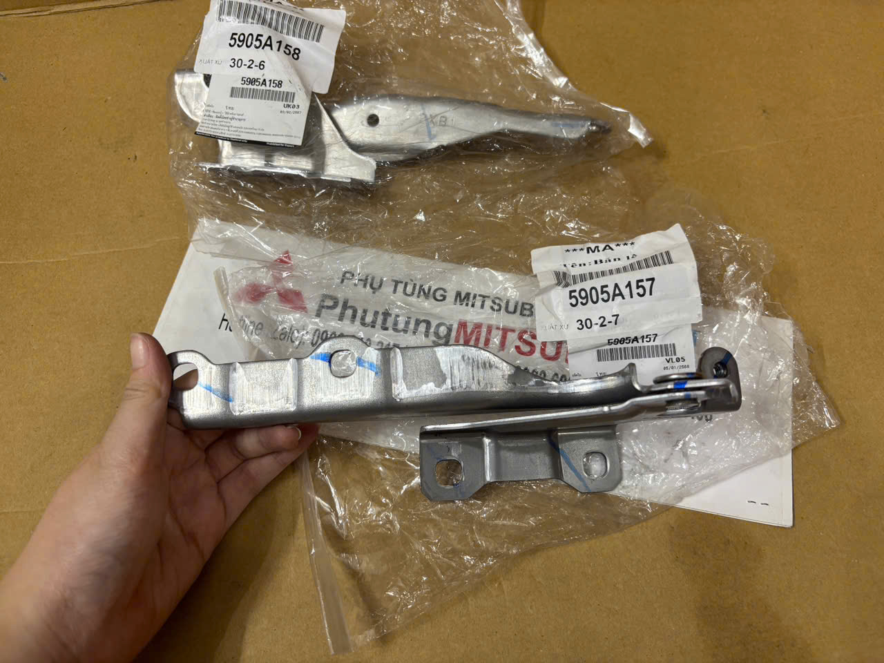 Bản lề capo xe Mitsubishi Attrage