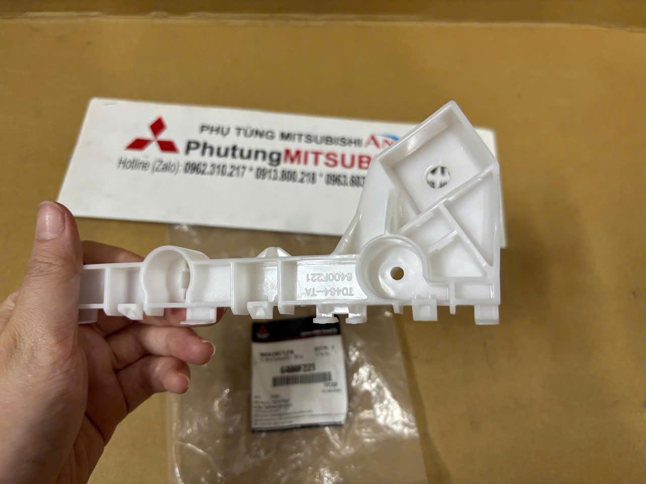 Nẹp cài cản trước xe Mitsubishi Attrage