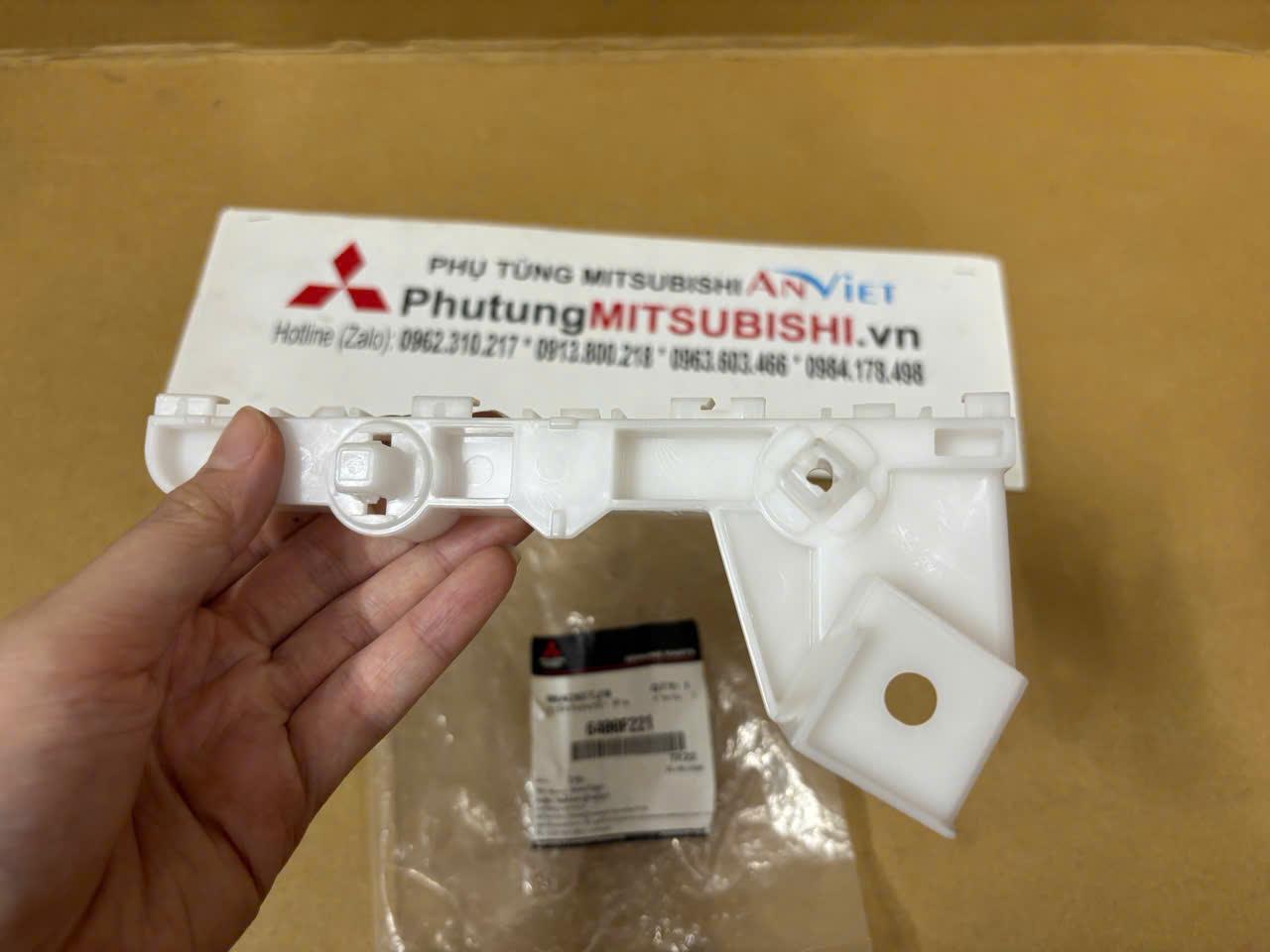 Nẹp cài cản trước xe Mitsubishi Attrage