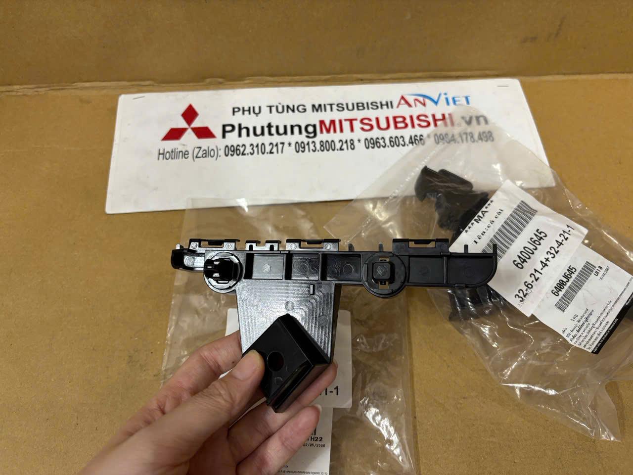 Nẹp cài cản trước xe Mitsubishi Attrage
