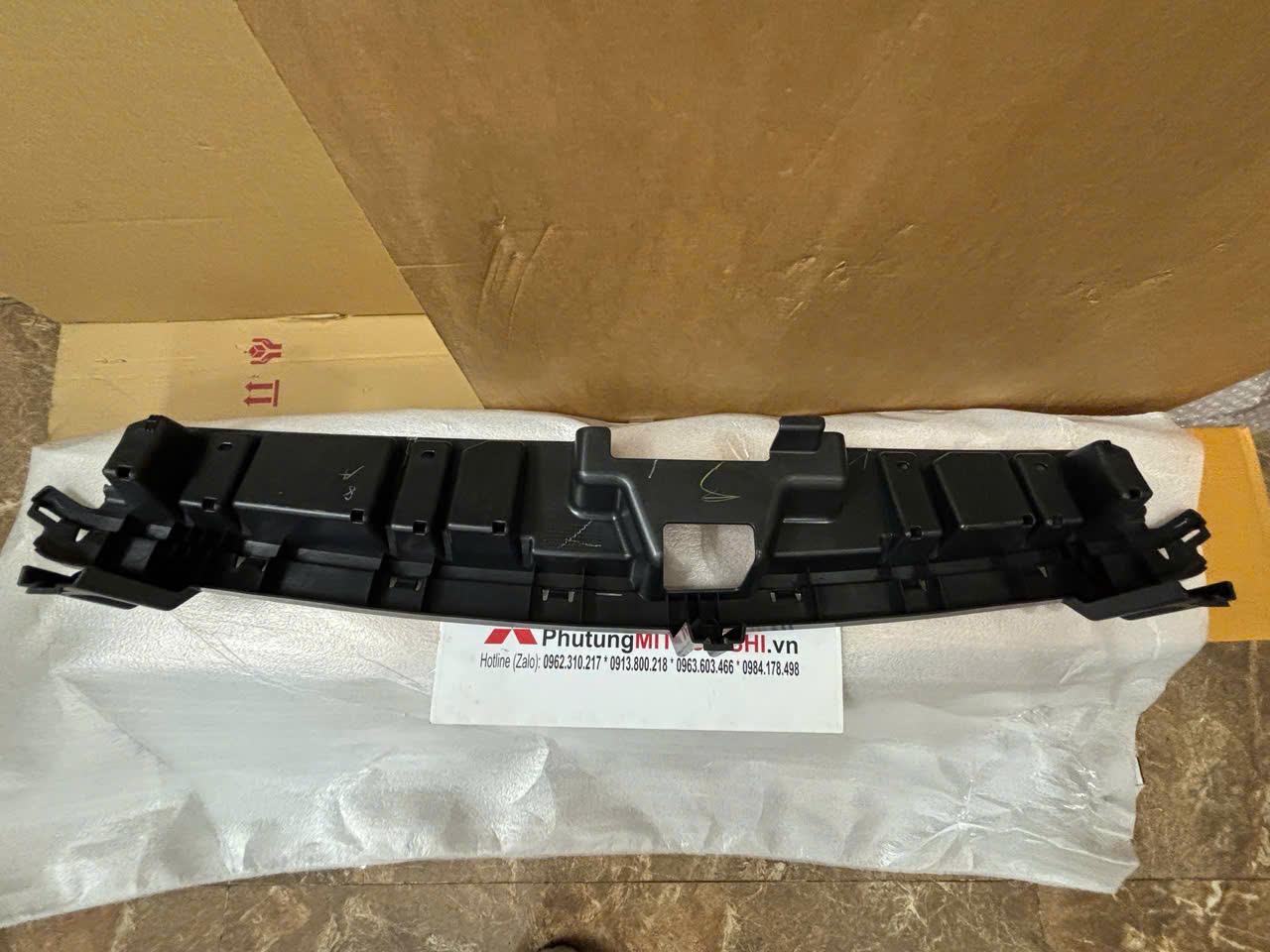 Ốp nhựa che khóa capo xe Mitsubishi Attrage