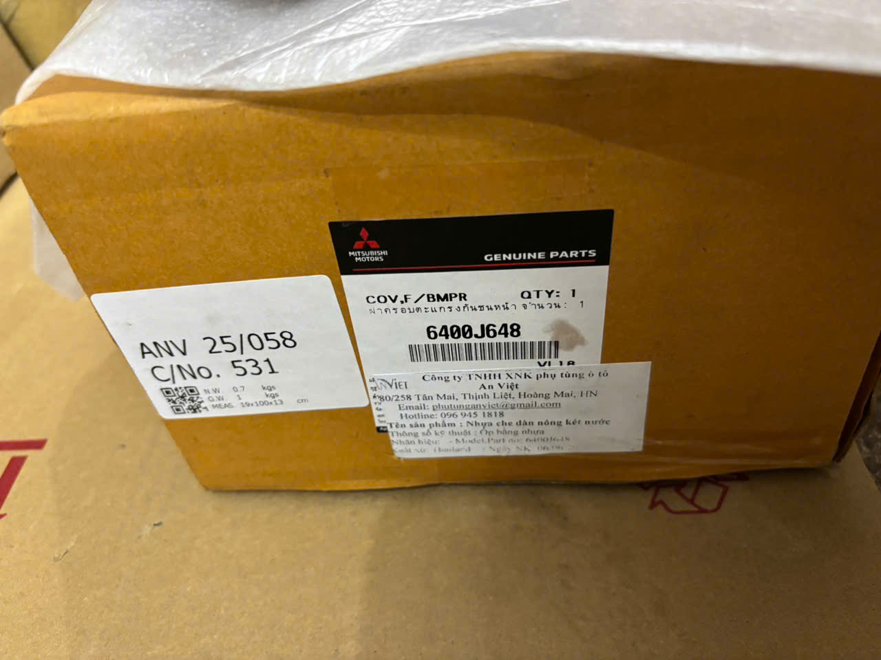 Ốp nhựa che khóa capo xe Mitsubishi Attrage