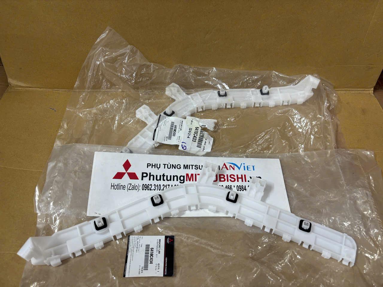 Cá cài, giá cài, phe cài Cản sau, Ba đờ sốc sau xe Mitsubishi Attrage