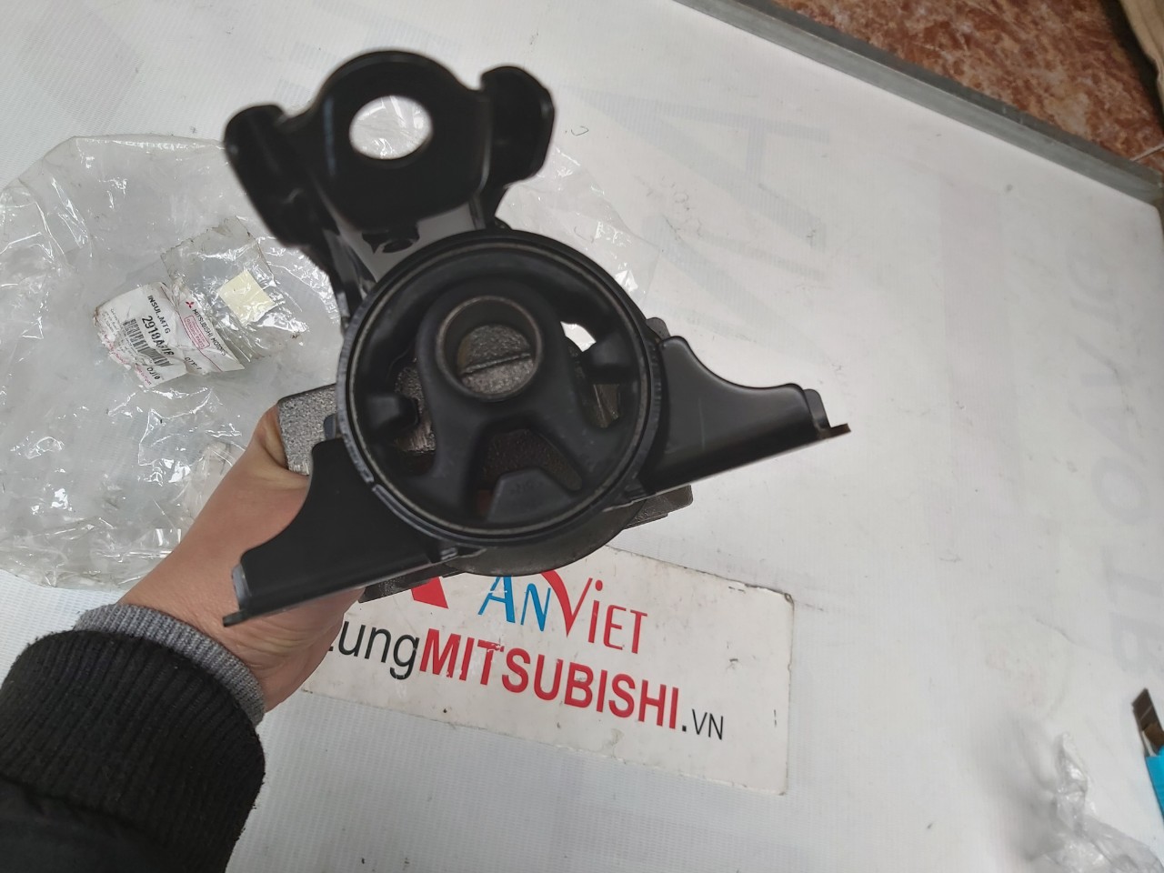 Chân hộp số, Chân Máy Bên Phụ xe Mitsubishi Attrage