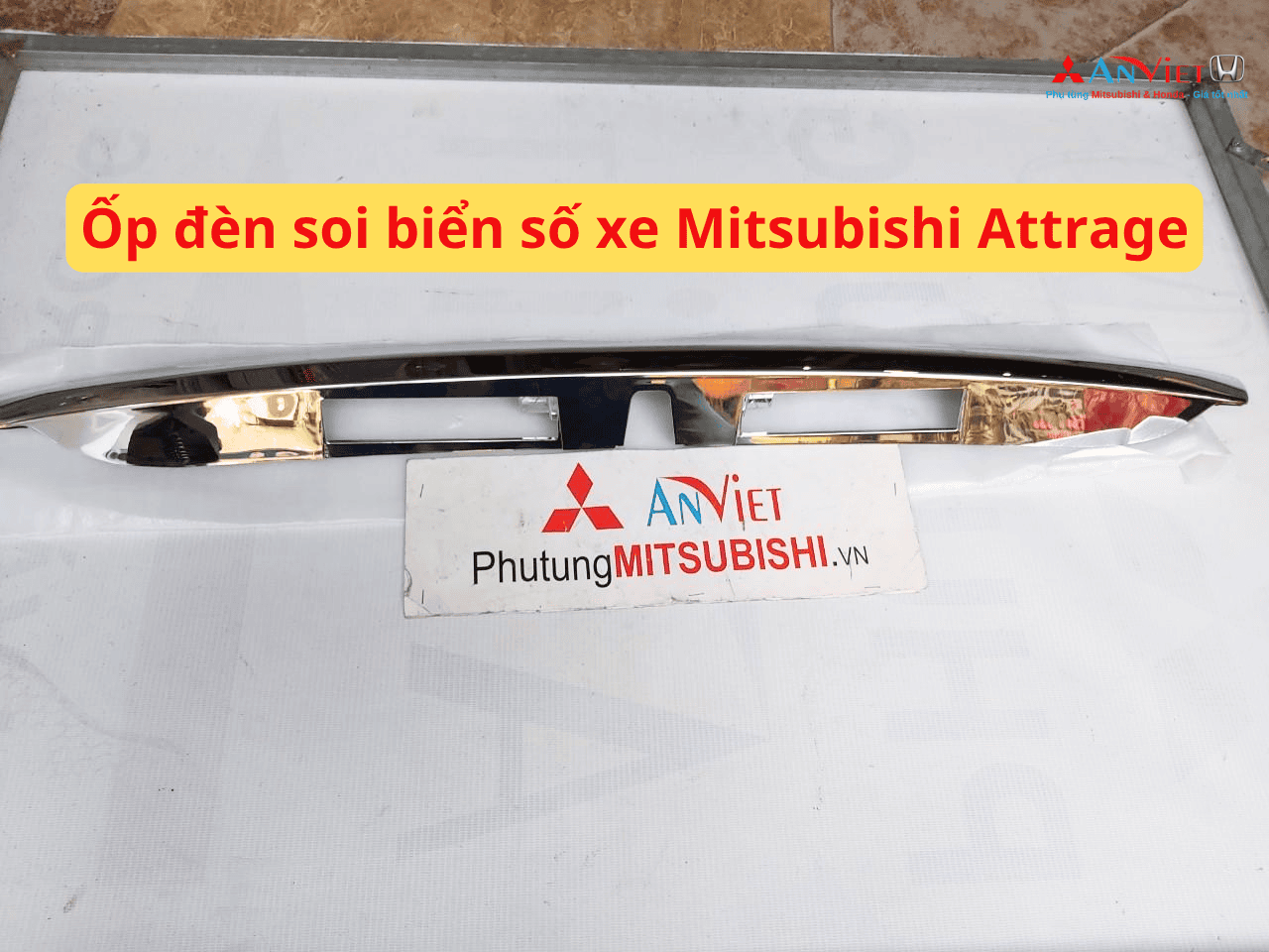 Ốp đèn soi biển số xe Mitsubishi Attrage