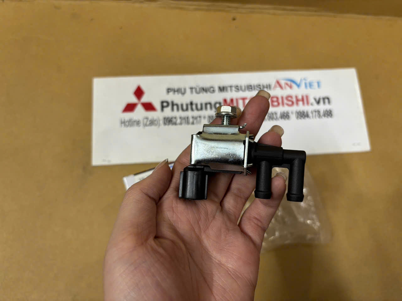 Van điện từ kiểm soát khí thải, van Solenoid xe Mitsubishi Attrage