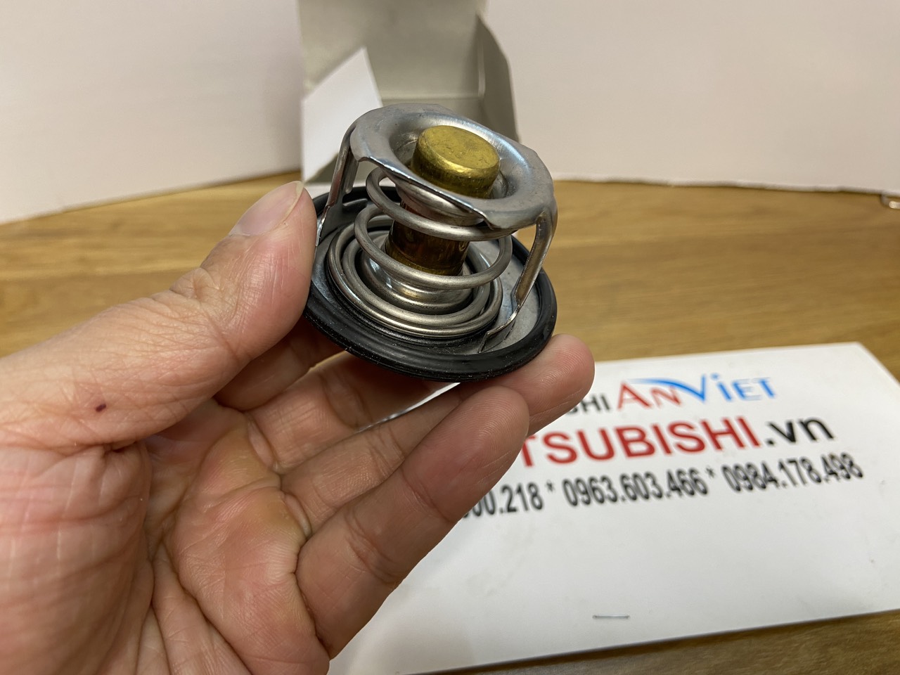 Van Hằng nhiệt xe Mitsubishi Attrage